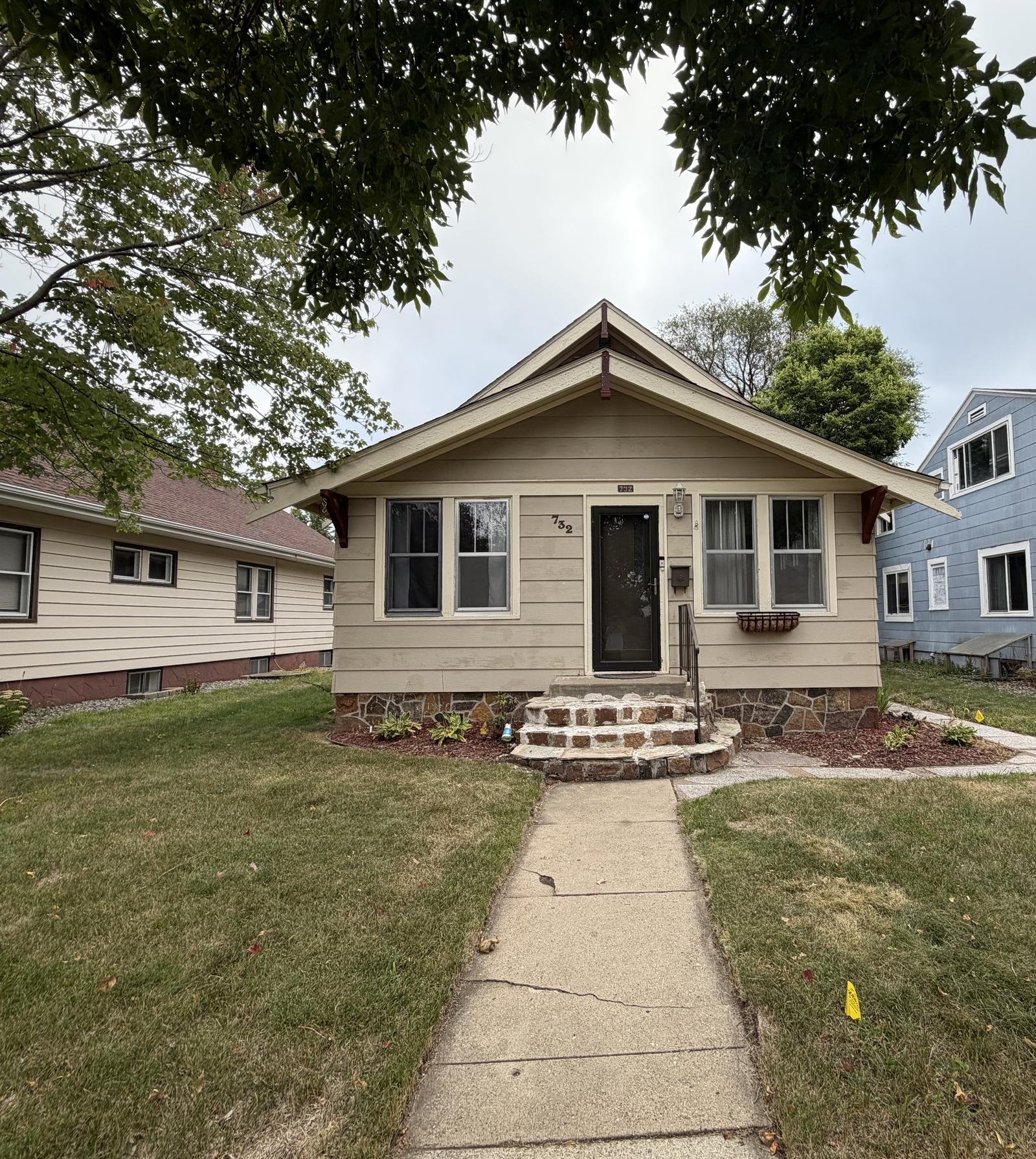 732 McKinley Pl S, front exterior